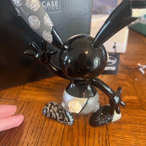 Britto Oswald Statue - Picture 5 of 6